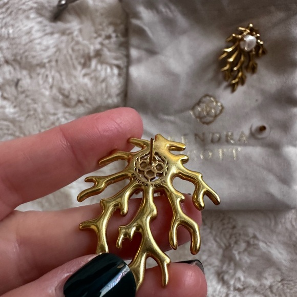 Kendra Scott Earrings - Picture 5 of 7